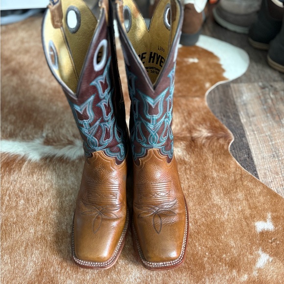 Hyer Boots Shoes - Women’s Hyer Jewell boots barely worn size 9.5